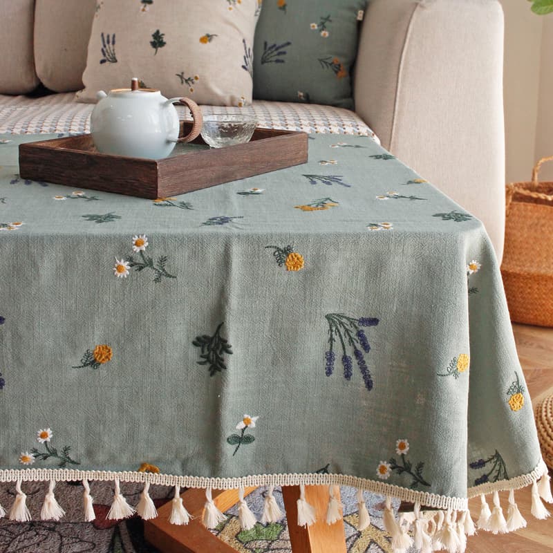 テーブルクロス リネン 草花刺繍のリネンテーブルクロス