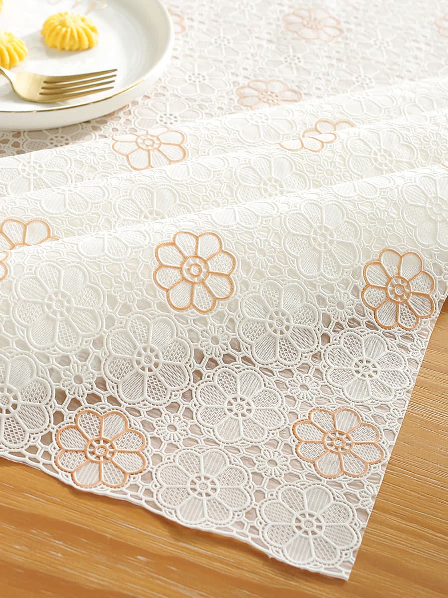 花柄レース調透かし模様のビニール製テーブルクロス