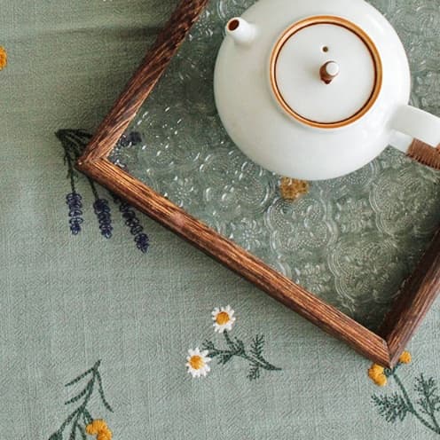 テーブルクロス リネン 草花刺繍のリネンテーブルクロス