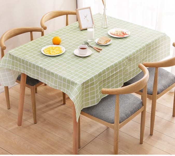 北欧風格子模様のさらさらテーブルクロス