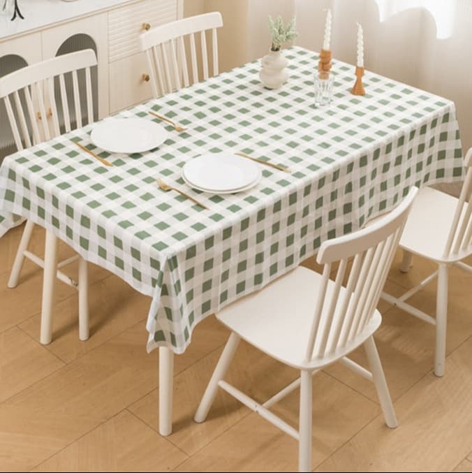 さわやか格子模様のテーブルクロス