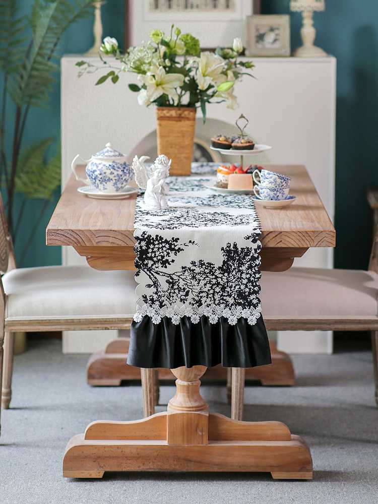 テーブルクロス センタークロス 木のシルエット模様