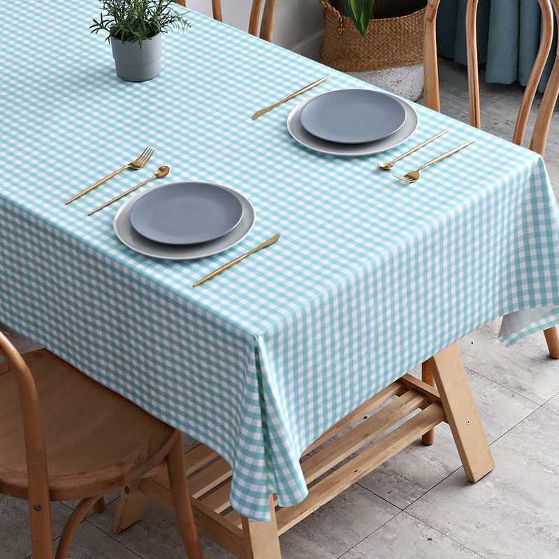北欧風格子模様の食卓彩るテーブルクロス