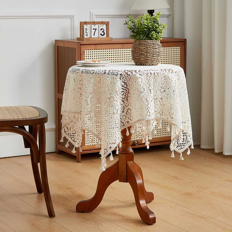 繊細模様のタッセル付きレーステーブルクロス