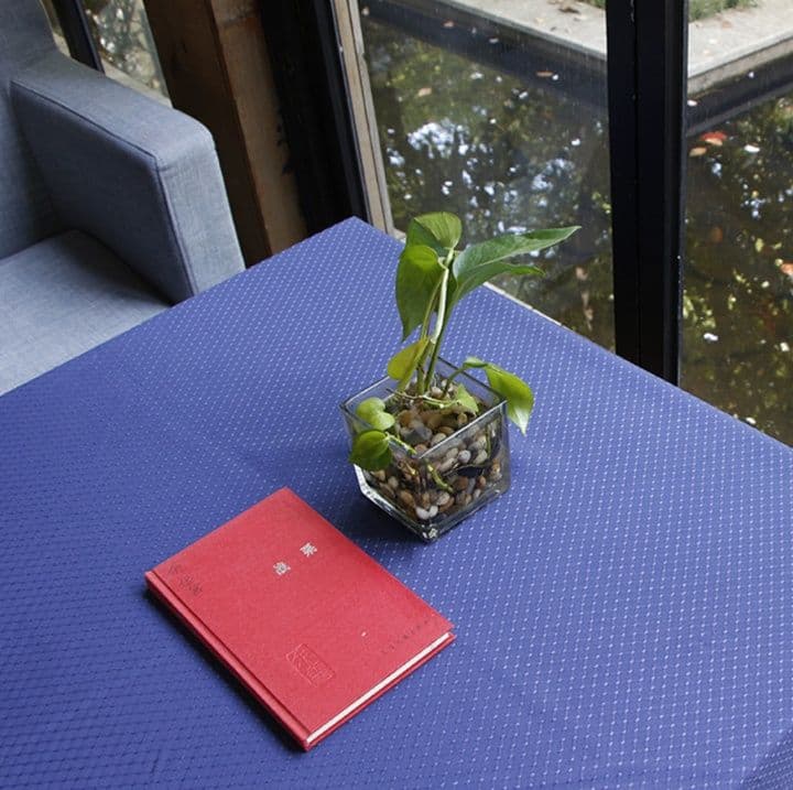 テーブルクロス 高級感のある格子模様ビニール製テーブルクロス