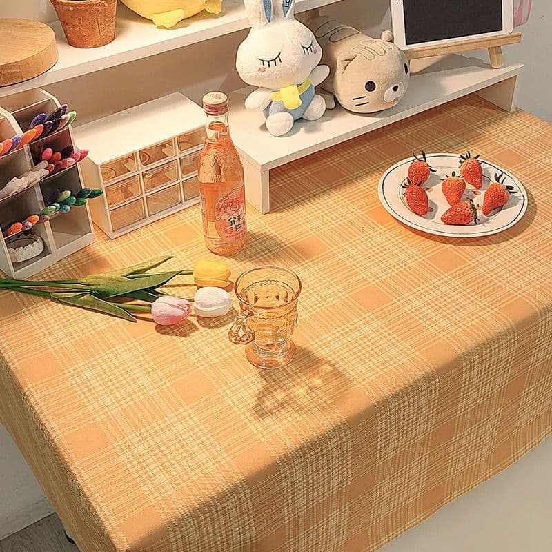 優しい格子模様のテーブルクロス