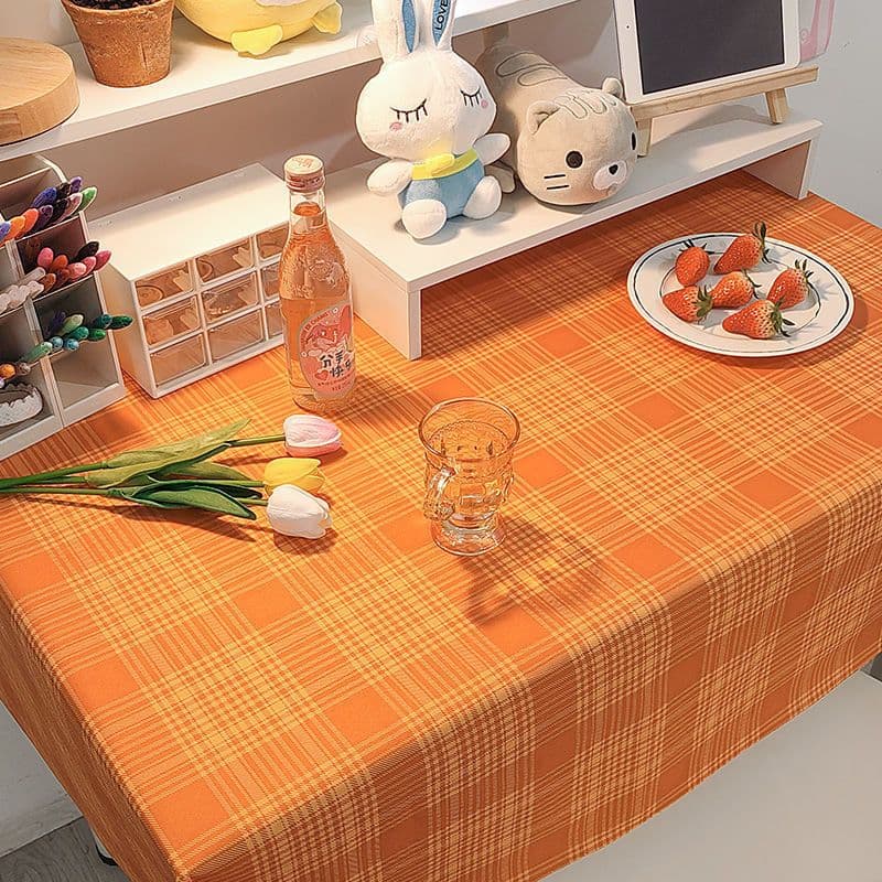 優しい格子模様のテーブルクロス