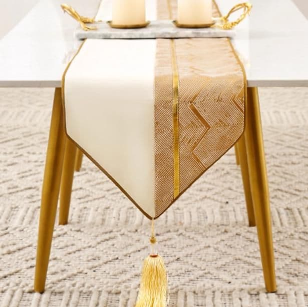 テーブルクロス センタークロス 矢羽根模様タッセル付き