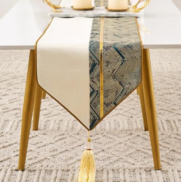 テーブルクロス センタークロス 矢羽根模様タッセル付き