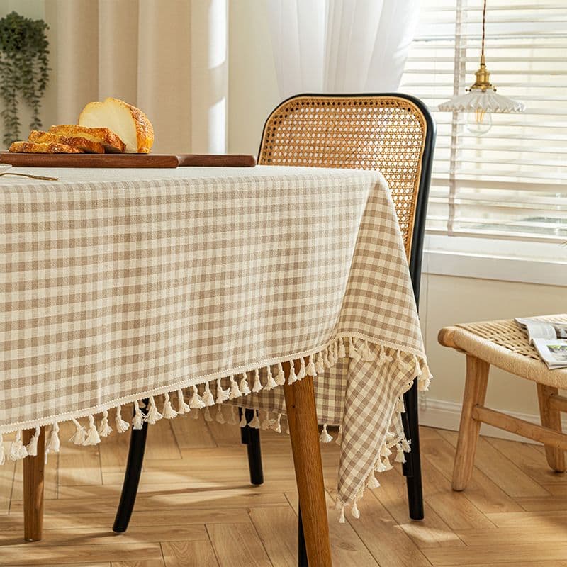風合い豊かな格子模様テーブルクロス
