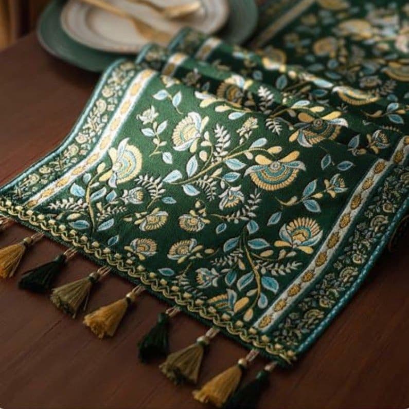 テーブルクロス 華やかクラシック模様のセンタークロス