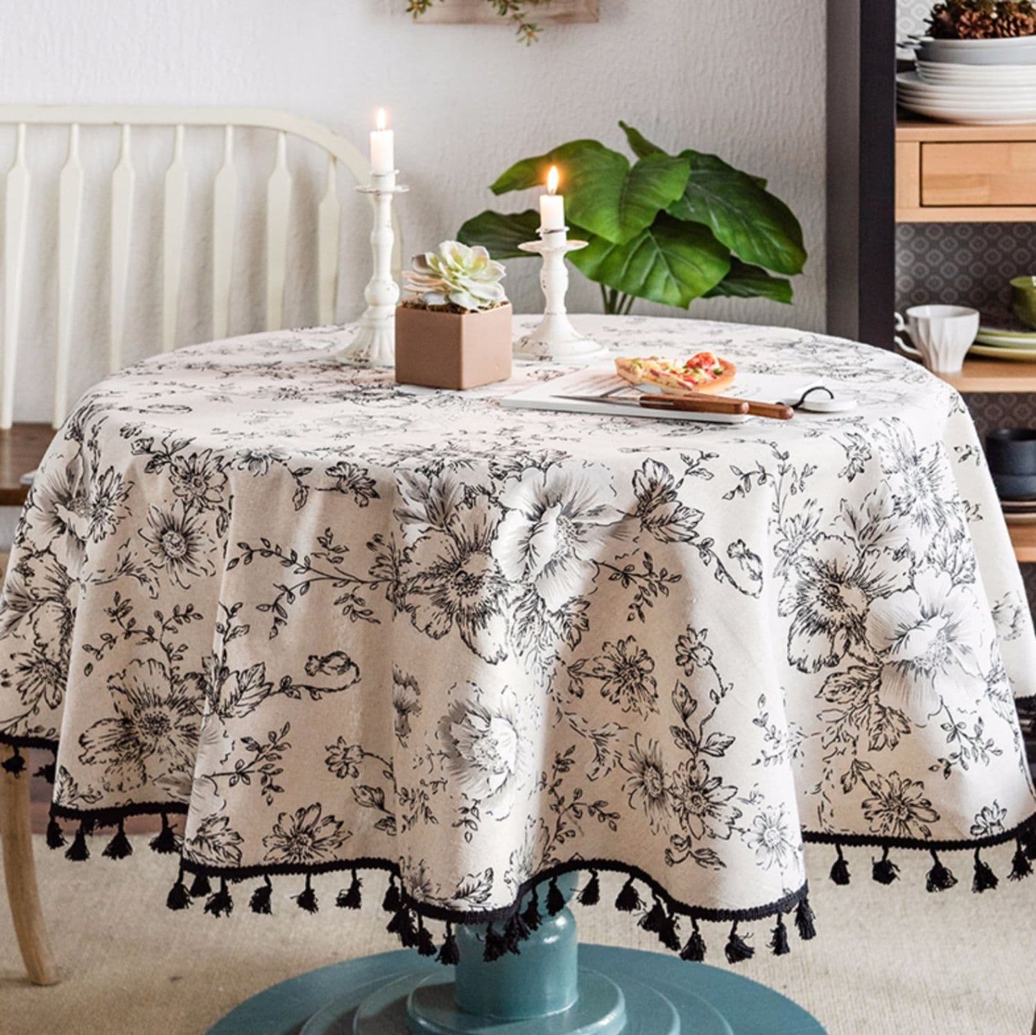 テーブルクロス 花柄線描きタッセル付き円形テーブルクロス