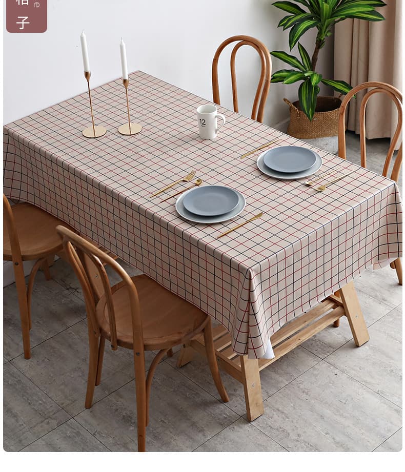 北欧風格子模様の食卓彩るテーブルクロス