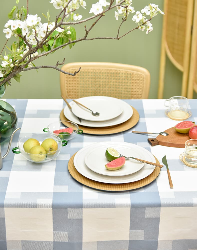 テーブルクロス チェック 鮮やかな格子模様のテーブルクロス