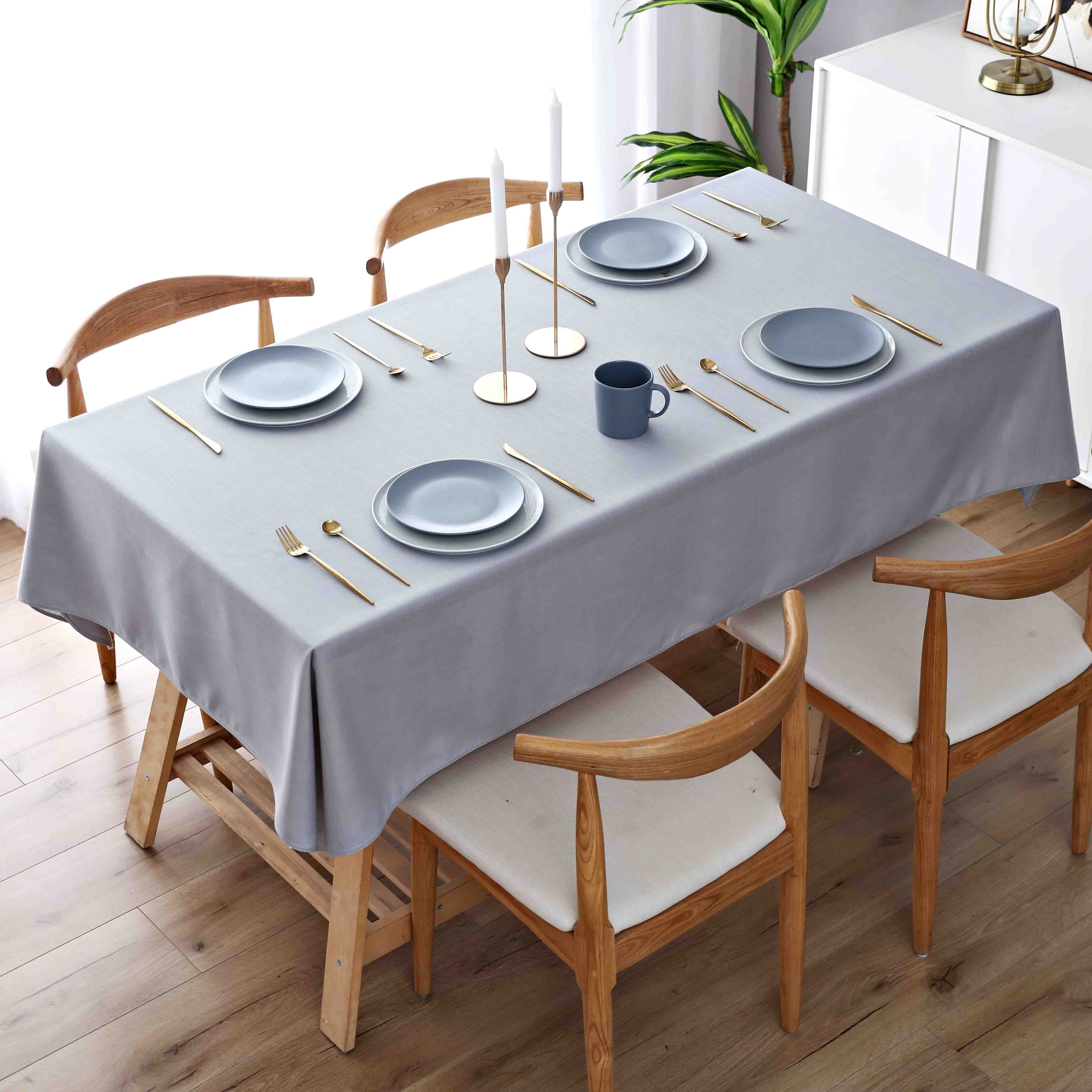 落ち着きのある北欧風テーブルクロス