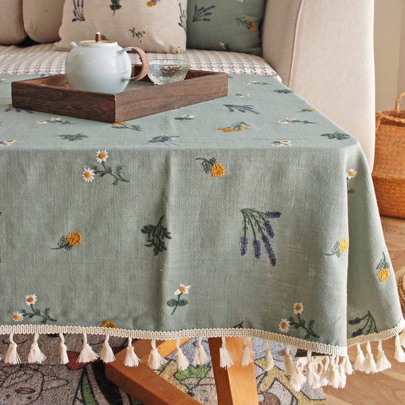テーブルクロス リネン 草花刺繍のリネンテーブルクロス