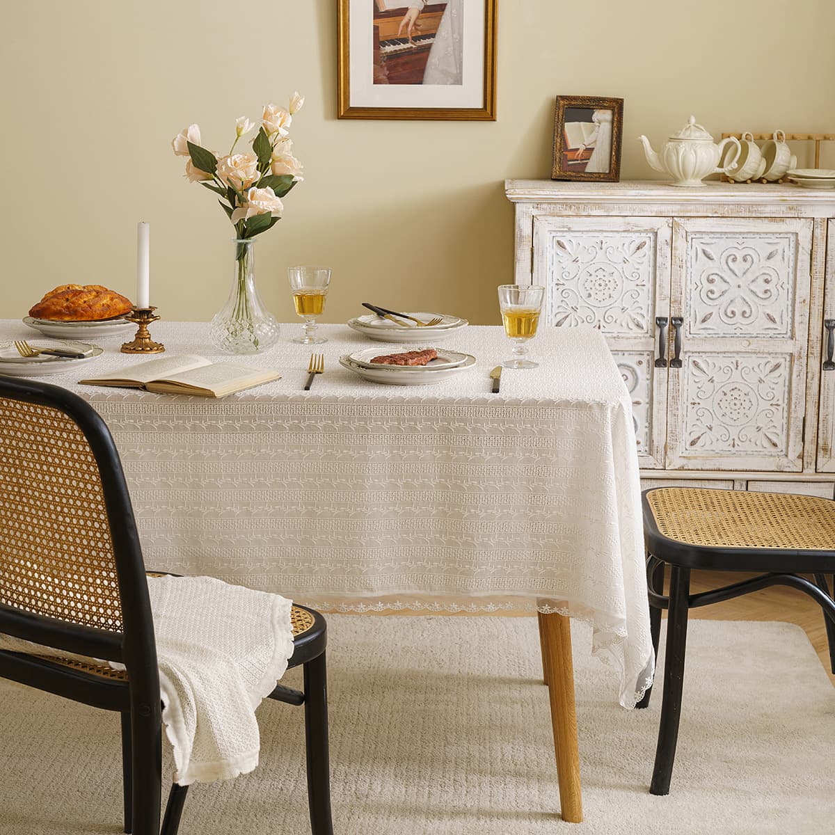 テーブルクロス 小花刺繍レース仕立ての上品テーブルクロス