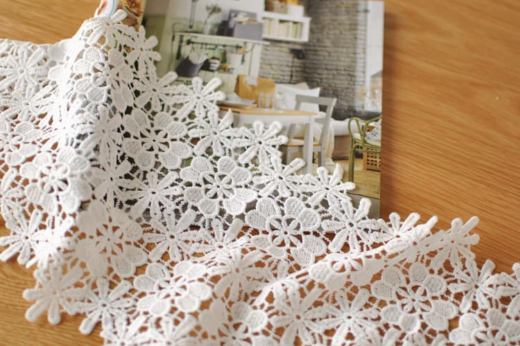 テーブルクロス センタークロス 花模様のレース編み