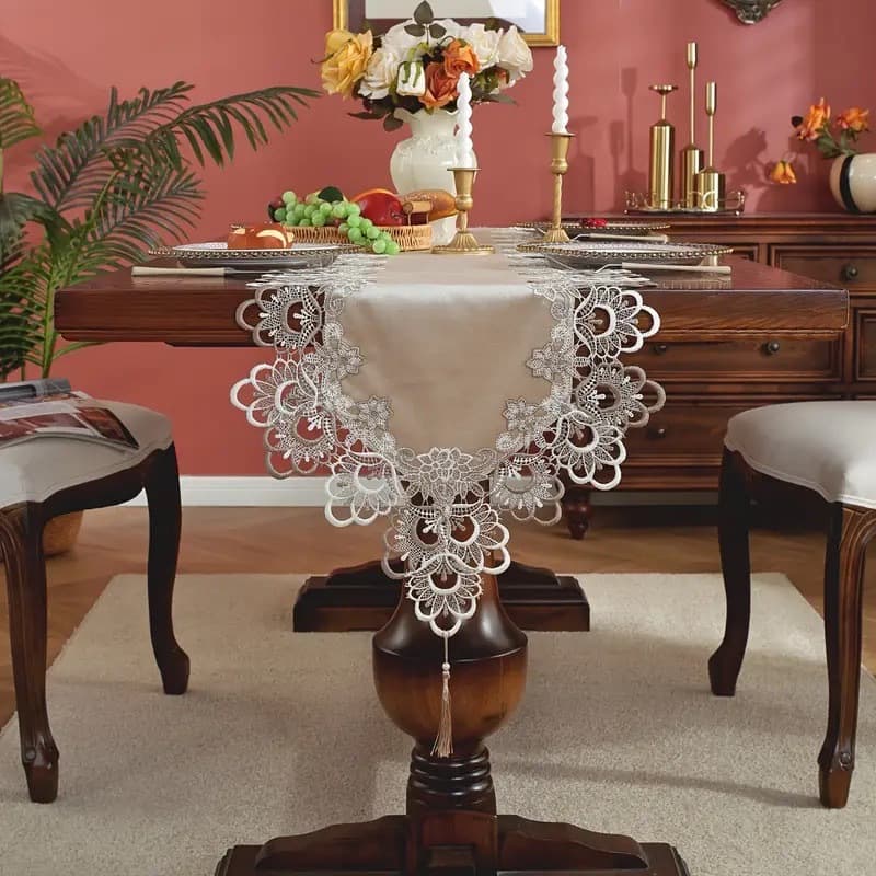 テーブルクロス 繊細な花刺繍と豪華レース縁取りのセンタークロス
