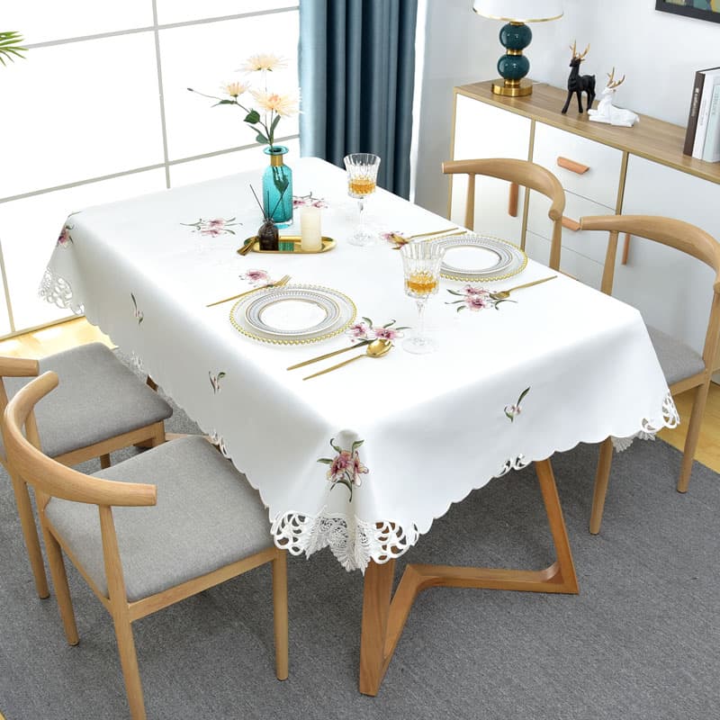 テーブルクロス 華やか花刺繍レース縁取りテーブルクロス