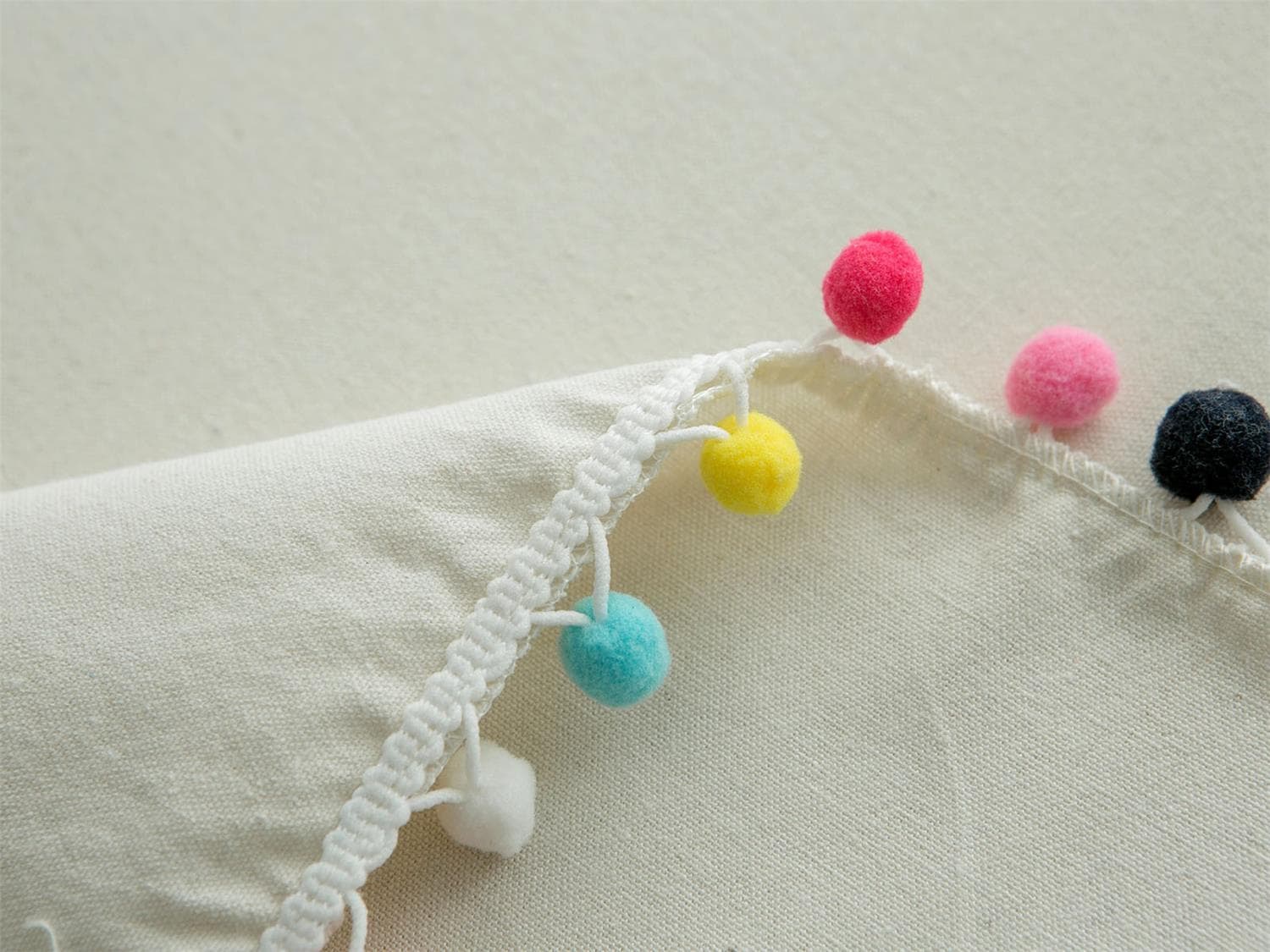 テーブルクロス リネン 彩り玉飾りテーブルクロス