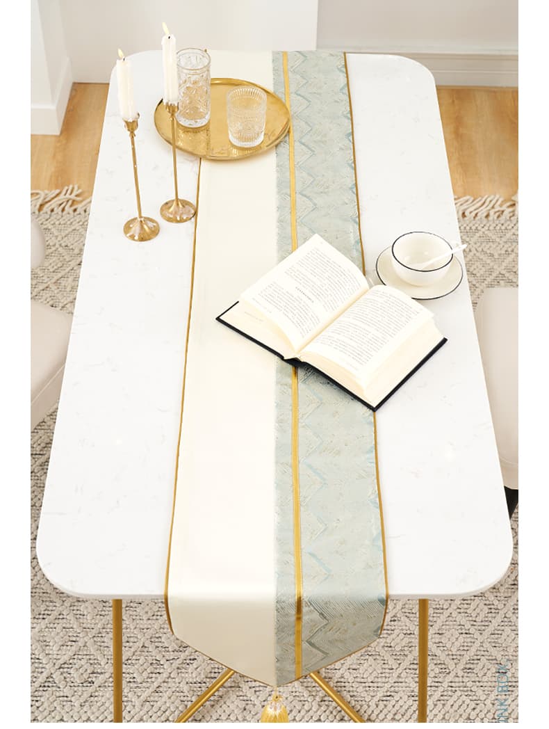 テーブルクロス センタークロス 矢羽根模様タッセル付き