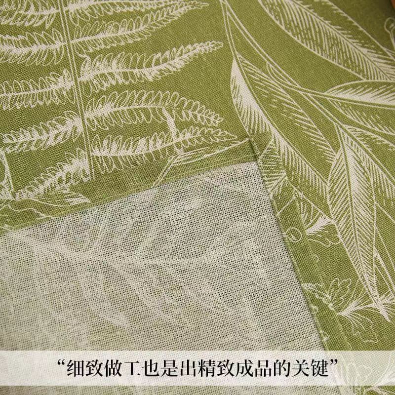 優美な草木模様のテーブルクロス