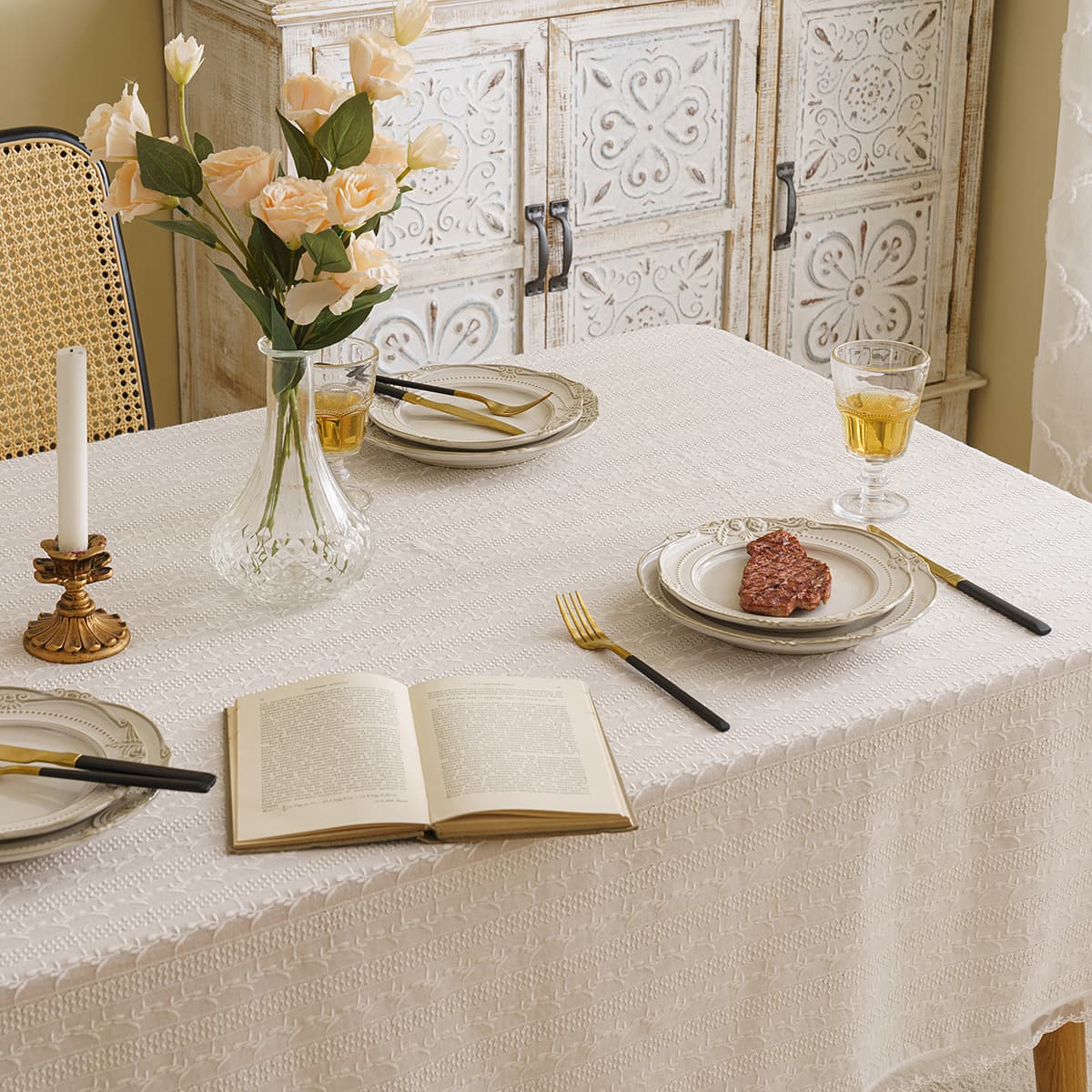 テーブルクロス 小花刺繍レース仕立ての上品テーブルクロス
