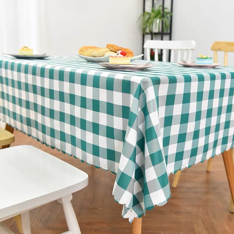 格子模様の上品なテーブルクロス