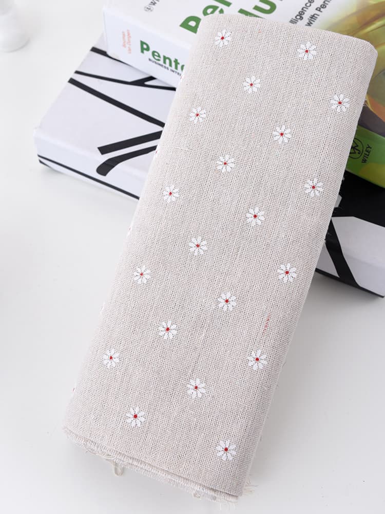 テーブルクロス 小花刺繍の上質な天然リネンテーブルクロス