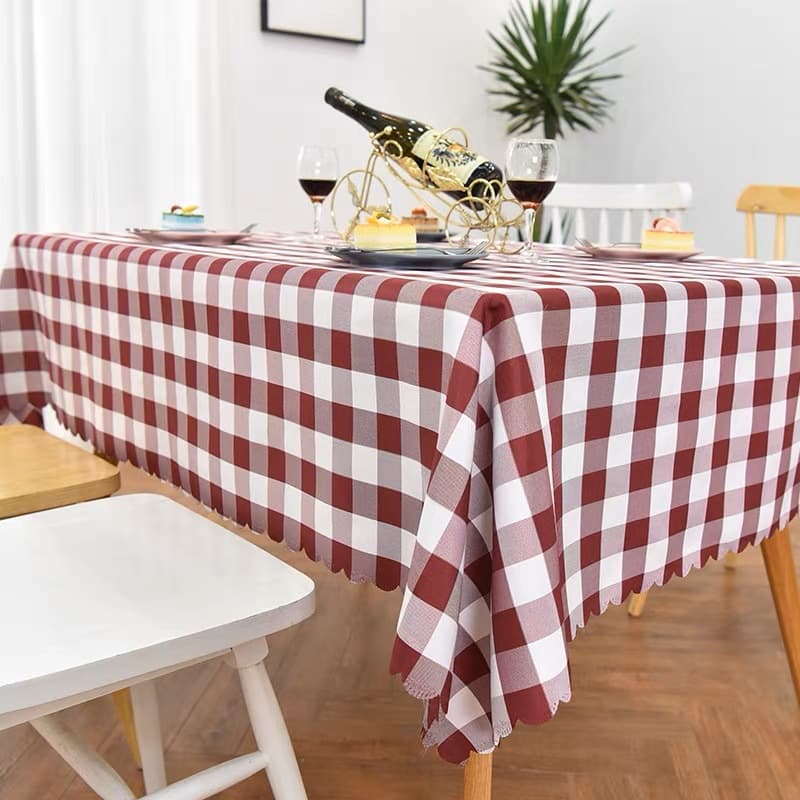 格子模様の上品なテーブルクロス