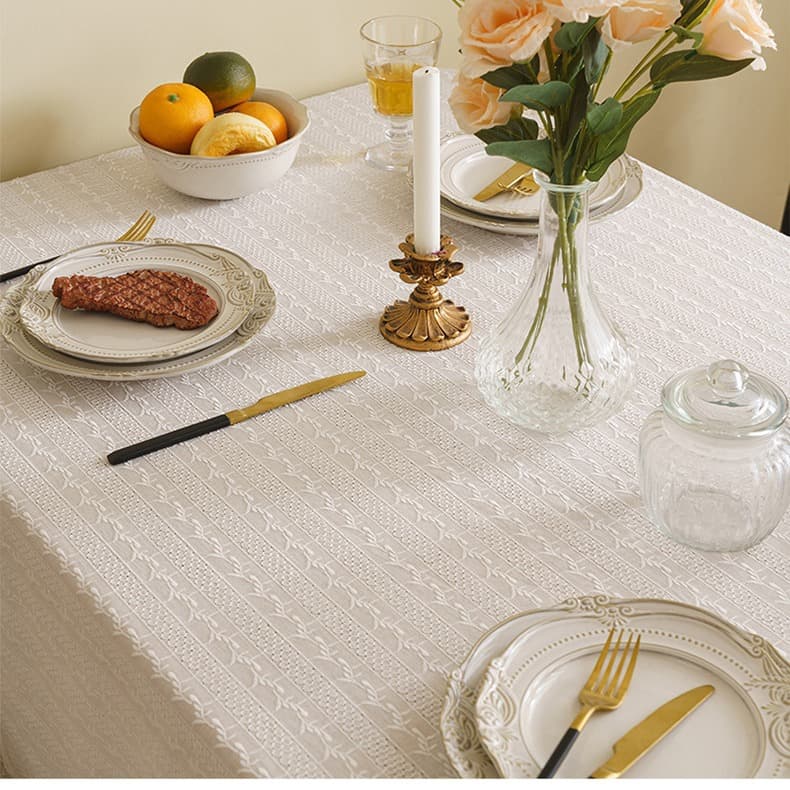 テーブルクロス 小花刺繍レース仕立ての上品テーブルクロス