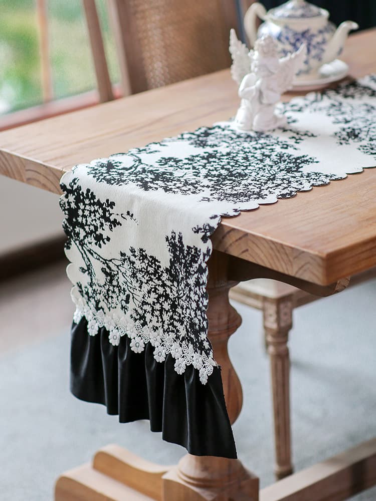 テーブルクロス センタークロス 木のシルエット模様