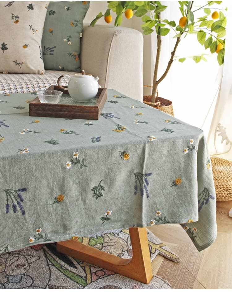 テーブルクロス リネン 草花刺繍のリネンテーブルクロス