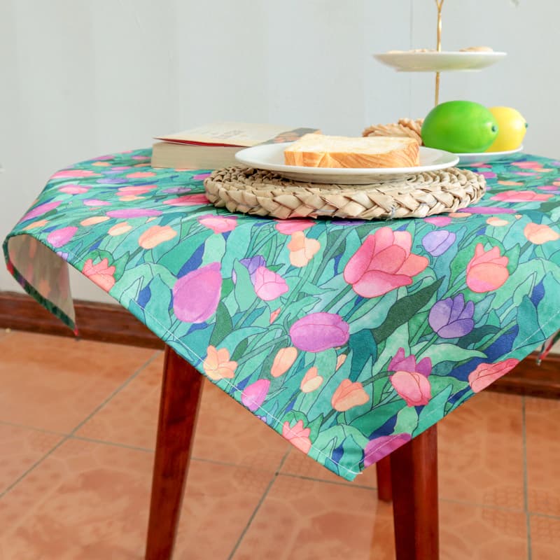 テーブルクロス 果実と葉模様の食卓用布地