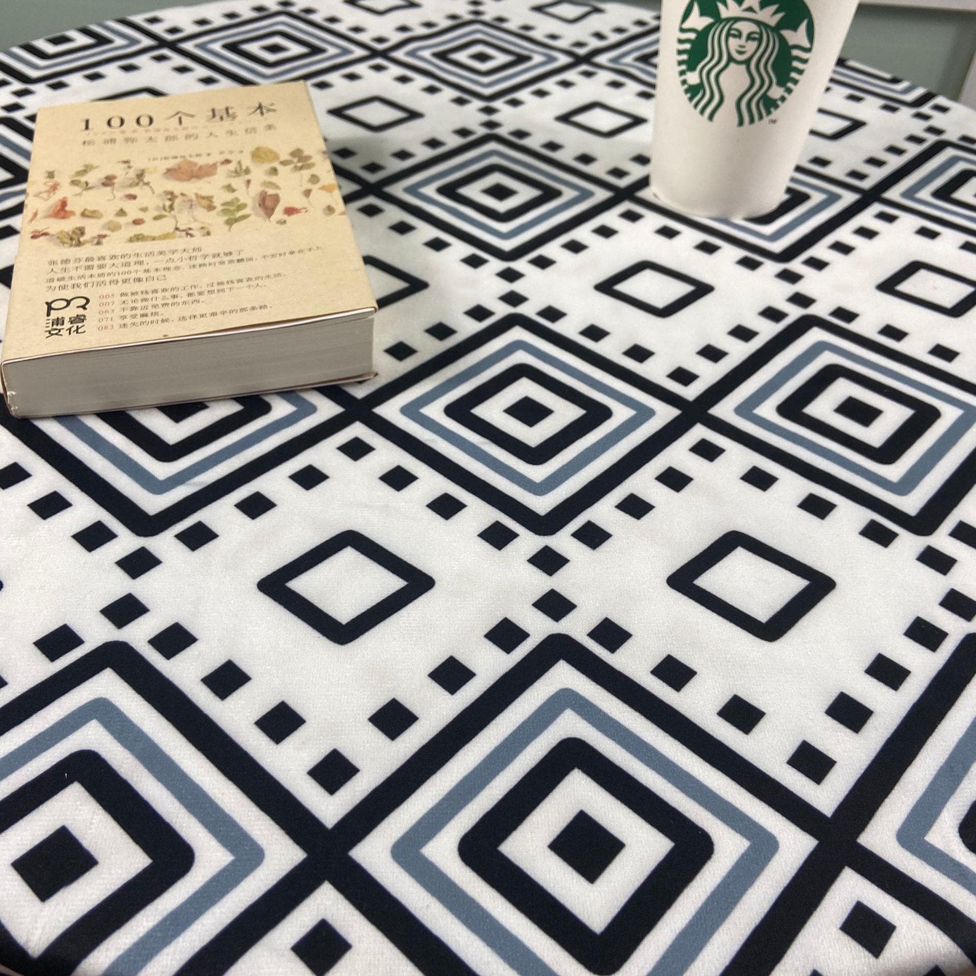 テーブルクロス 幾何学模様の北欧風テーブルクロス