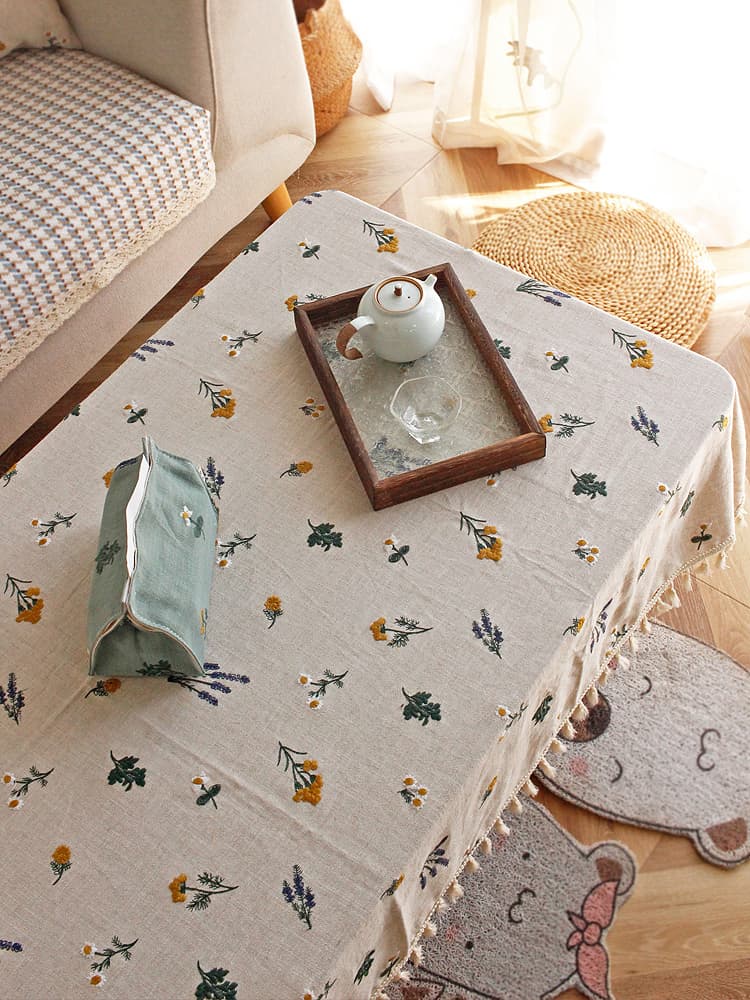 テーブルクロス リネン 草花刺繍のリネンテーブルクロス