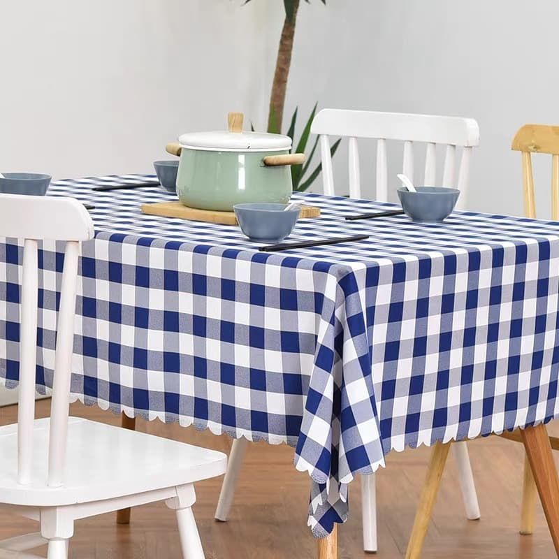 格子模様の上品なテーブルクロス