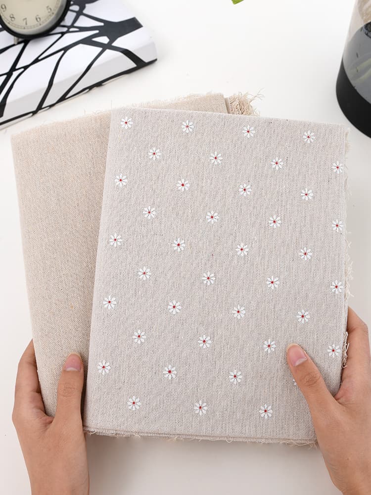 テーブルクロス 小花刺繍の上質な天然リネンテーブルクロス