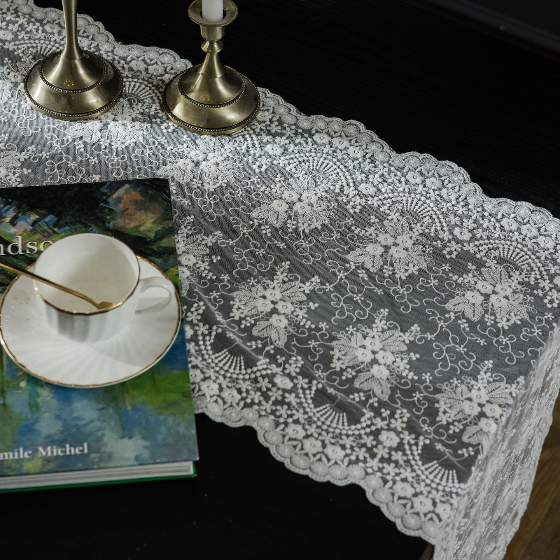 テーブルクロス センタークロス 高級感あふれるレース模様