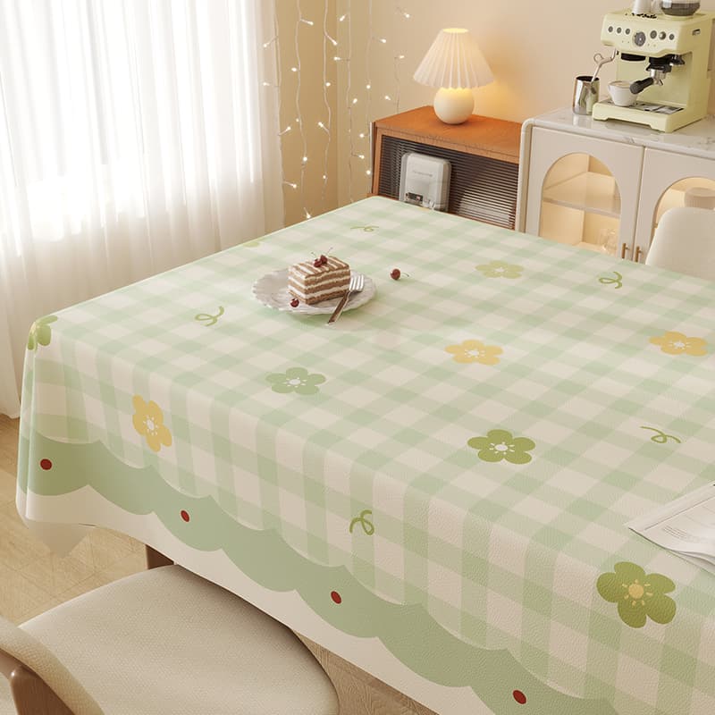 水玉散りばめ格子模様のテーブルクロス