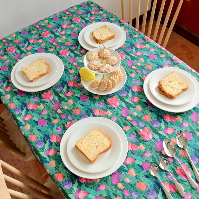 テーブルクロス 果実と葉模様の食卓用布地