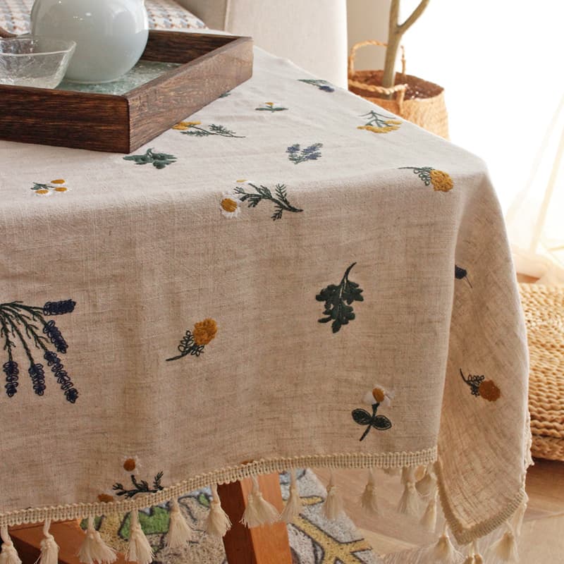 テーブルクロス リネン 草花刺繍のリネンテーブルクロス