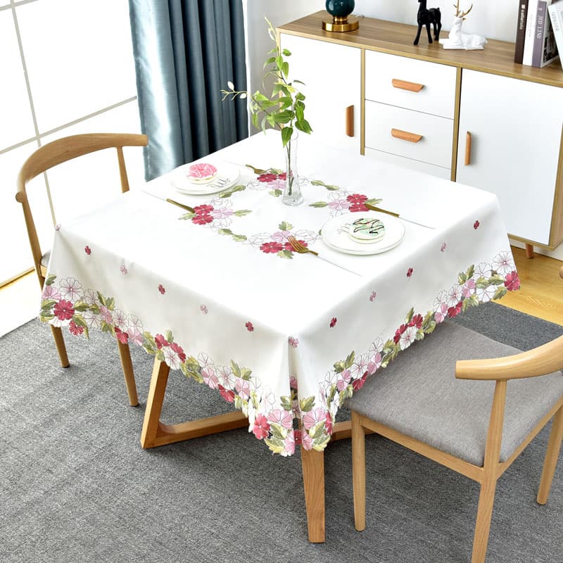 テーブルクロス 華やか花刺繍レース縁取りテーブルクロス