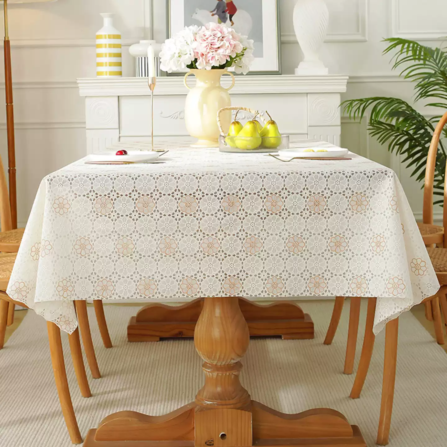 花柄レース調透かし模様のビニール製テーブルクロス